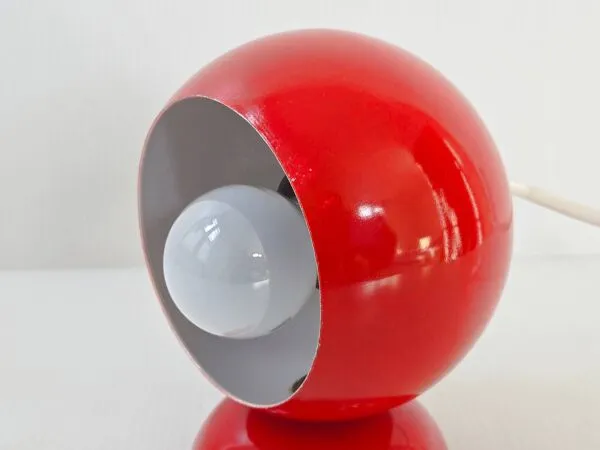 Illustration numéro 3 du produit Lampe Space Age en tôle laquée rouge dans le goût de Magistretti, 1960