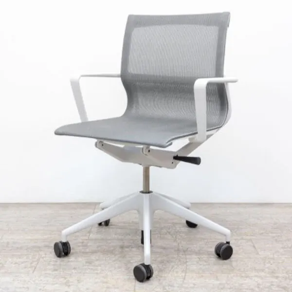 Illustration numéro 3 du produit Chaise de bureau reconditionnée VITRA Physix à roulettes gris foncé