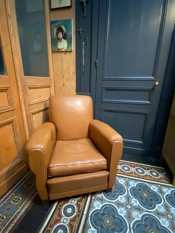 Illustration numéro 3 du produit Fauteuil club en skaï