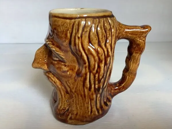 Illustration numéro 3 du produit Vase anthropomorphe