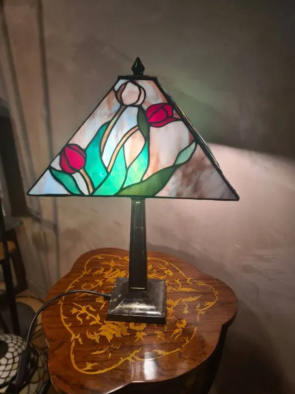 Illustration numéro 3 du produit Lampe en verre cloisonné style Tiffany, vers 1975-85