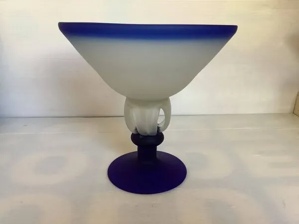 Illustration numéro 3 du produit Coupe à pied verre dépoli style Murano