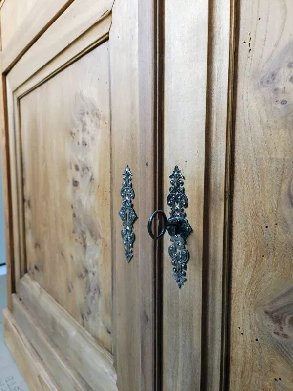 Illustration numéro 3 du produit Buffet ancien rénové