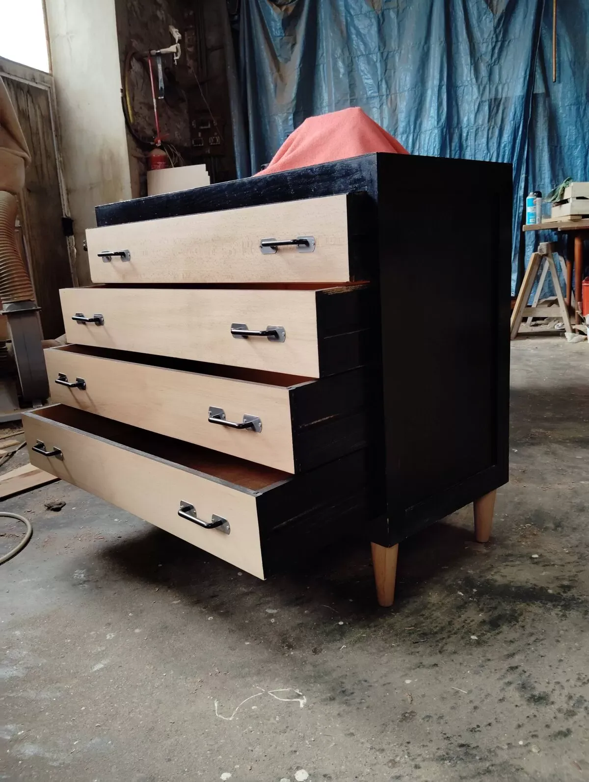 Illustration numéro 3 du produit Grande commode Vintage/Industrielle/Scandinave