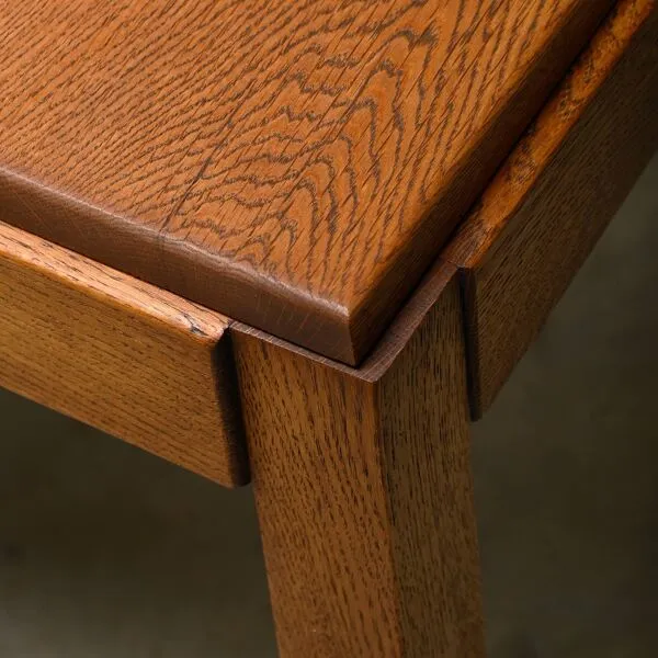 Illustration numéro 3 du produit Tables d'appoint ou tables de chevet de style Art Déco moderniste de l'École d'Amsterdam