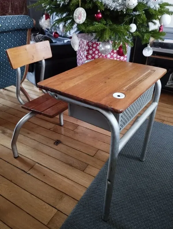 Illustration numéro 3 du produit Bureau d'écolier