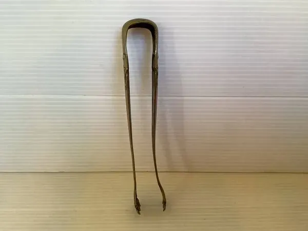 Illustration numéro 3 du produit Ancienne pince à sucre art déco