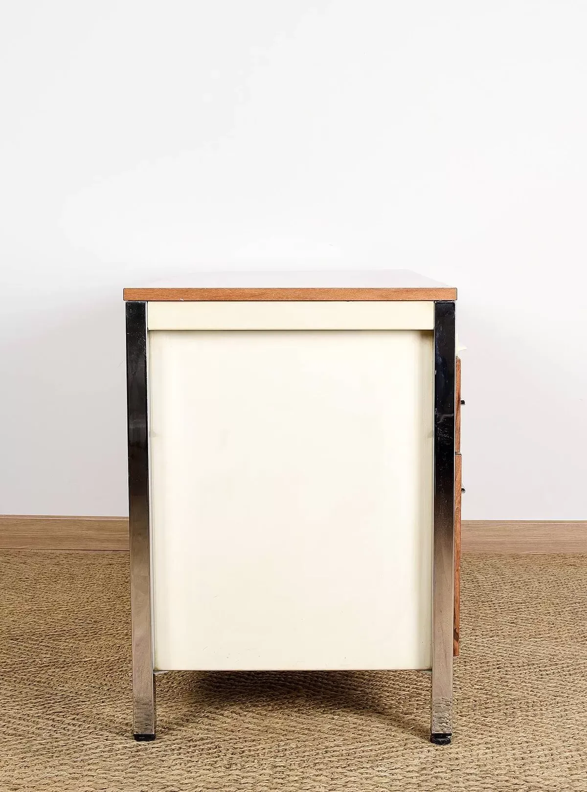 Illustration numéro 3 du produit Bureau des années 50, fabriqué par la marque Strafor.