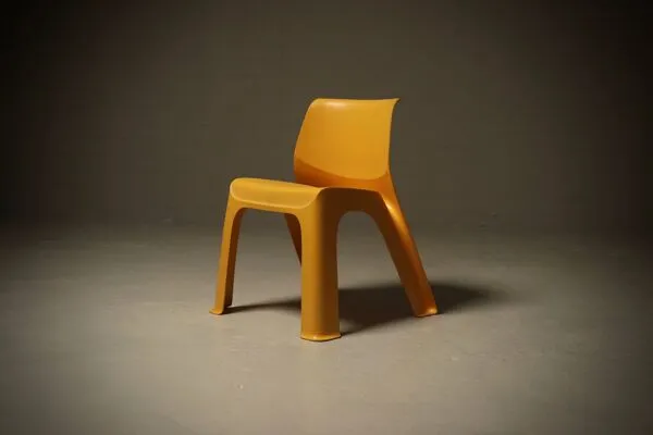 Illustration numéro 3 du produit Chaise monobloc sculpturale en plastique ABS jaune, années 1970