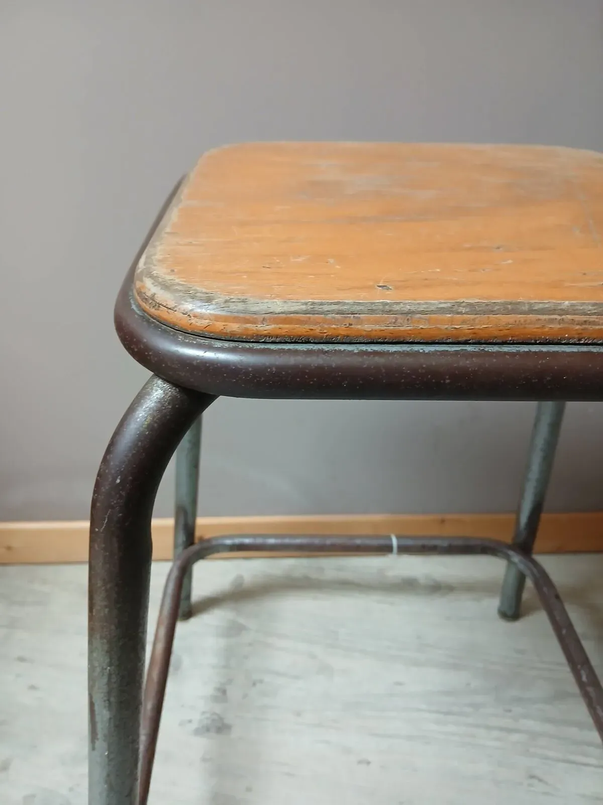 Illustration numéro 3 du produit Tabouret industriel