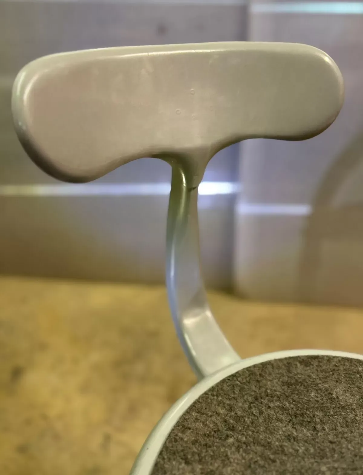 Illustration numéro 3 du produit Chaise d’atelier Nicolle queue de baleine