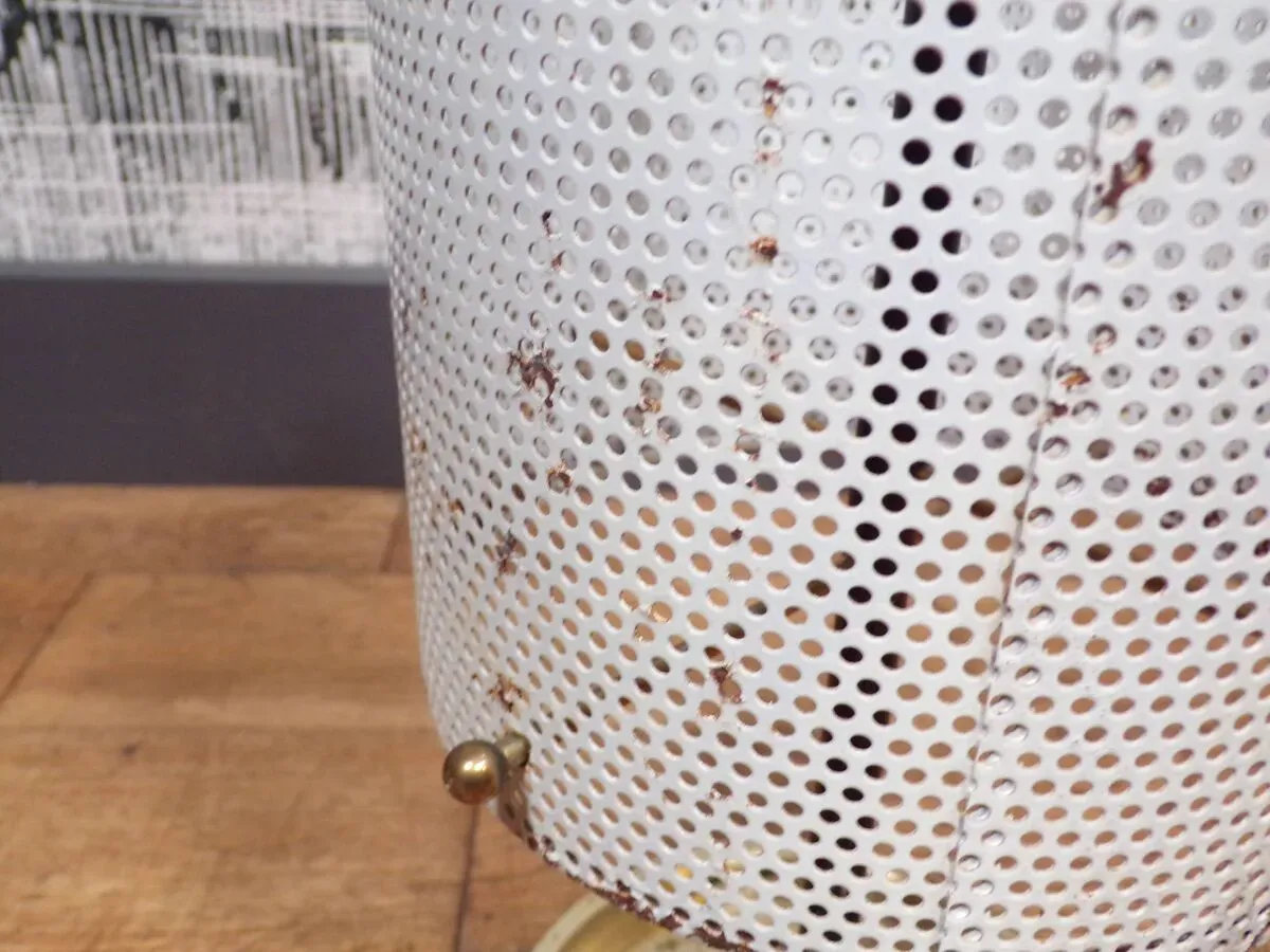 Illustration numéro 3 du produit Porte-parapluie 1950 en tôle perforée