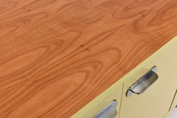 Illustration numéro 3 du produit Buffet industriel vintage des années 1960, en acier