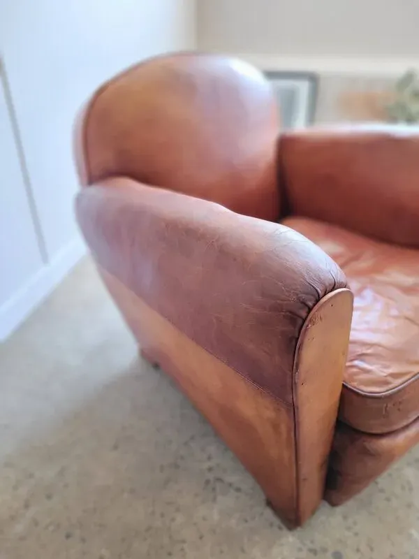 Illustration numéro 3 du produit Fauteuil club en cuir patiné