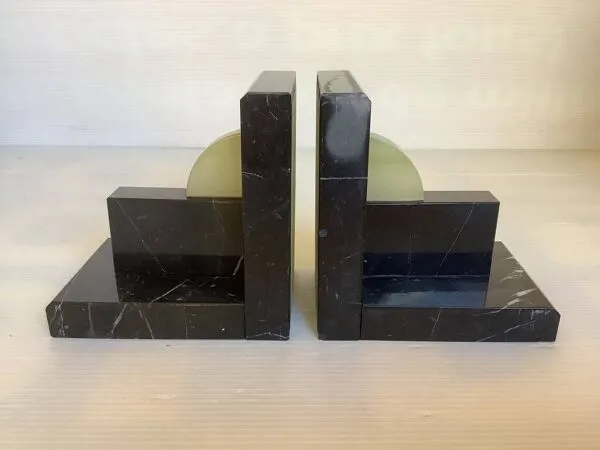 Illustration numéro 3 du produit Paire de serre livres en marbre et onyx art déco