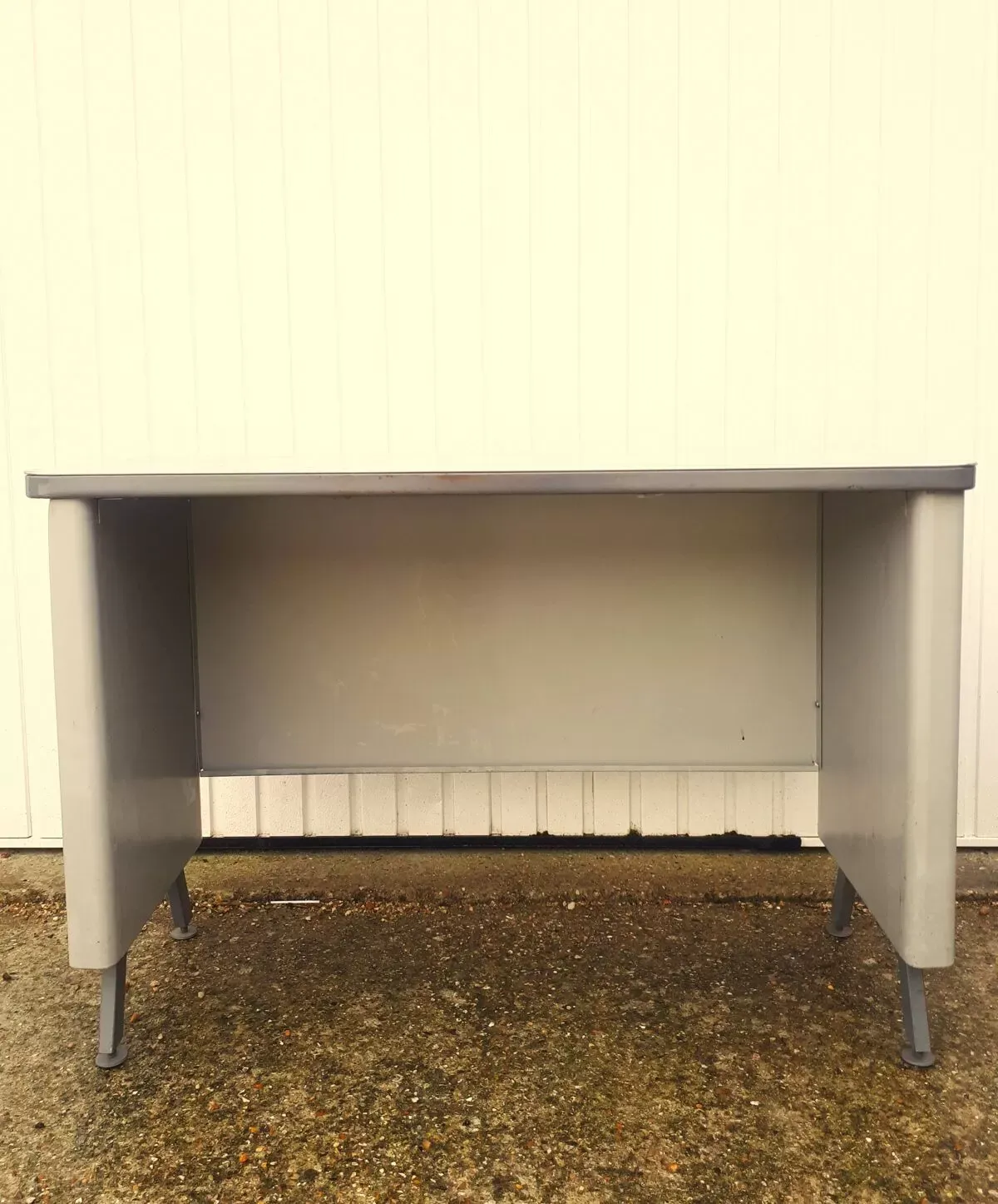 Illustration numéro 3 du produit Bureau ou console industriel des années 50