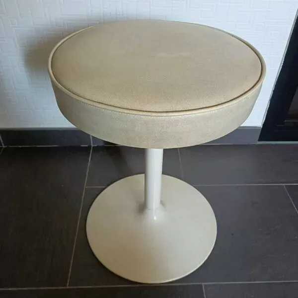 Illustration numéro 3 du produit Ensemble vintage vitra par graeter ag (bâle) – tables et tabourets - modèle