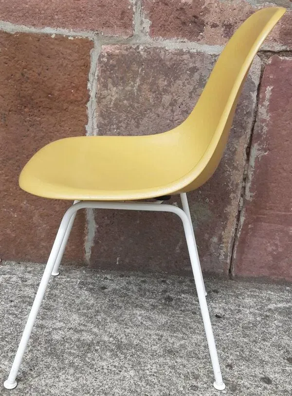 Illustration numéro 3 du produit Chaise Eames Fiberglass DSX pour Vitra.