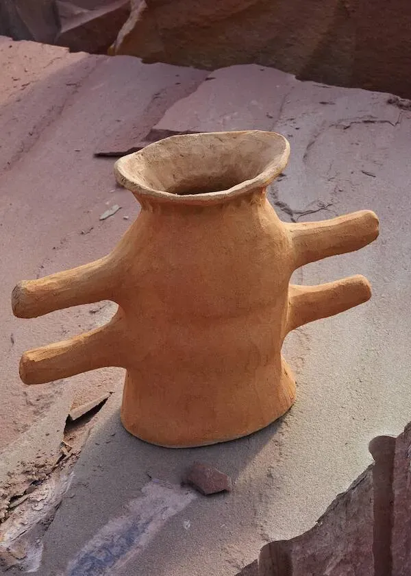 Illustration numéro 3 du produit instinct  - vase en grès - by léa munsch