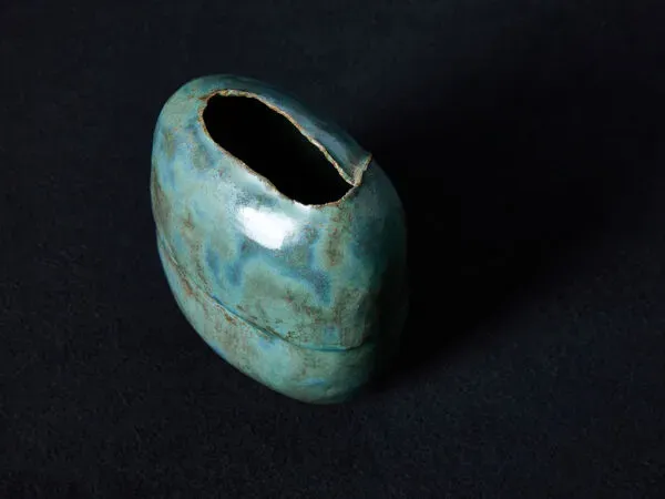 Illustration numéro 3 du produit Vase en céramique artisanale bleu-vert – pièce unique