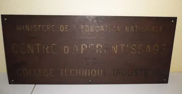Illustration numéro 3 du produit Plaque entièrement en cuivre du Ministère de l'Education Nationale 1950