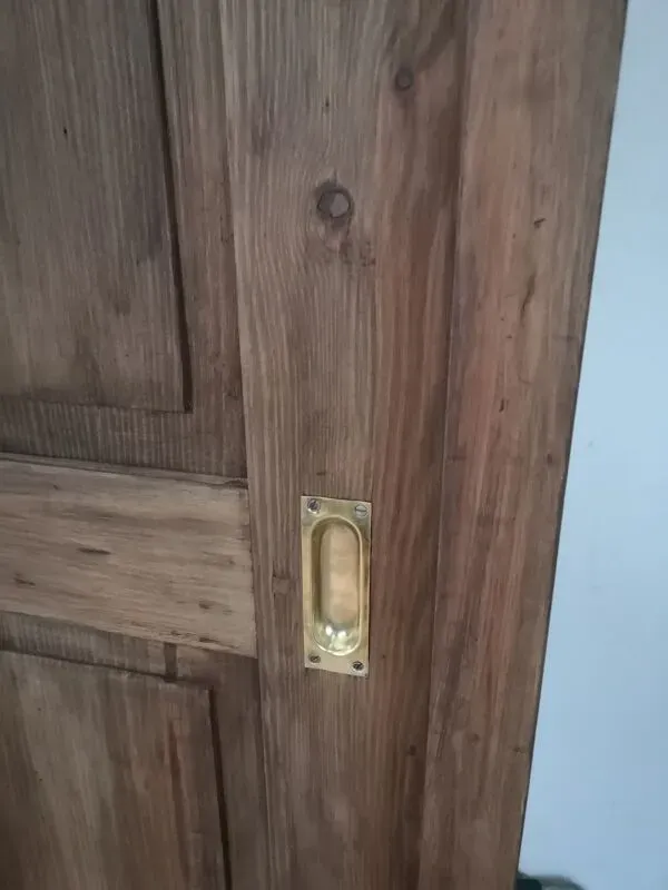 Illustration numéro 3 du produit Meuble de métier en sapin 4 portes coulissantes