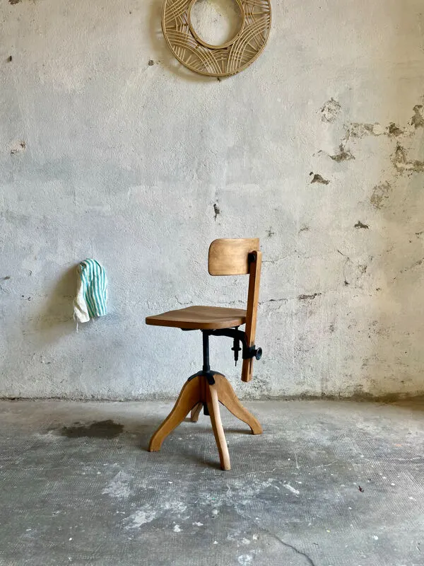 Illustration numéro 3 du produit Chaise vintage atelier bureau bois - Albert Stoll Federdreh – années 5