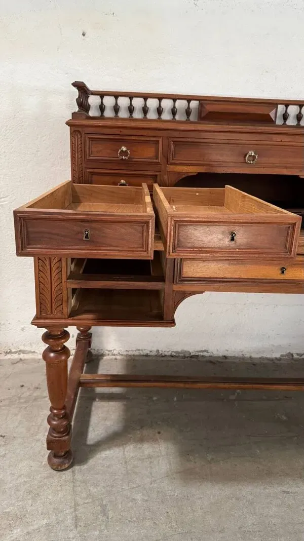 Illustration numéro 3 du produit Bureau à gradin en noyer XIX eme