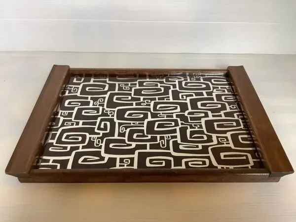 Illustration numéro 3 du produit Ancien plateau bois aux motifs psychédéliques art déco