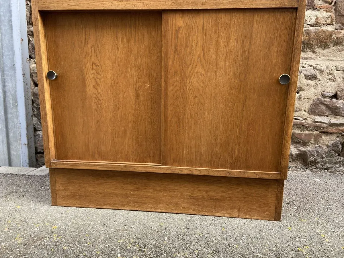 Illustration numéro 3 du produit Bibliothèque Chêne 1960-70s french Design vitrine magasin industriel Art Déco