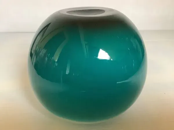 Illustration numéro 3 du produit Petit vase bleu turquoise style Murano