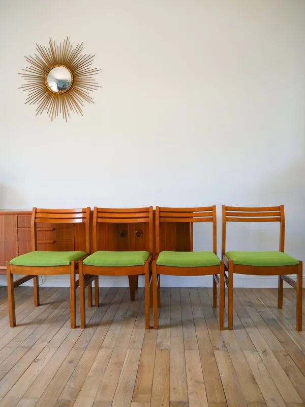 Illustration numéro 3 du produit Ensemble de 4 chaises Scandinaves en bois de hêtre, laine verte, 1960