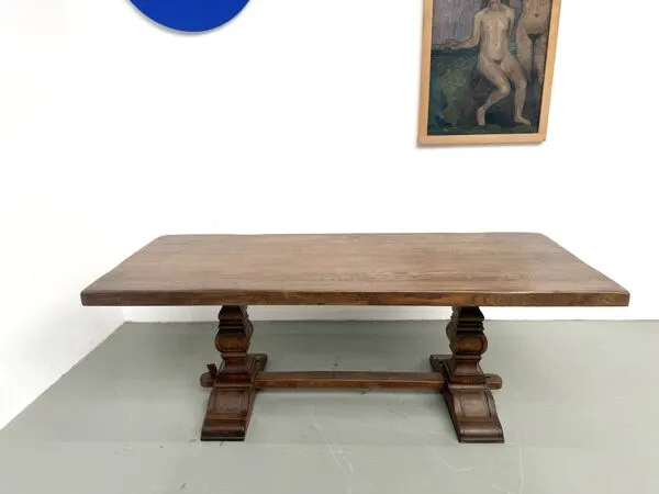 Illustration numéro 3 du produit Table monastère en chêne massif, balustres tournés, France, années 1930