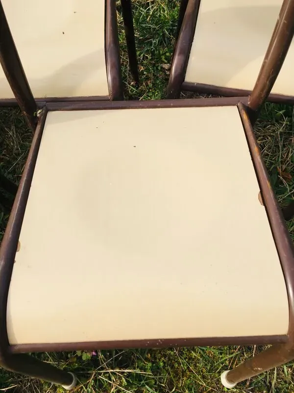 Illustration numéro 3 du produit Lot de 10 chaises d'école années 70 blanc