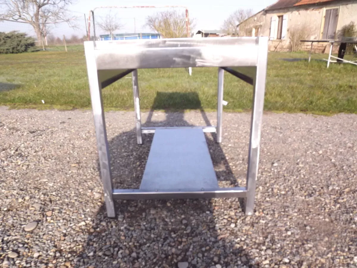 Illustration numéro 3 du produit Table d'appoint  fer industrielle