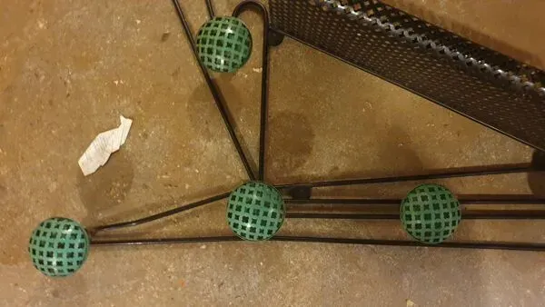 Illustration numéro 3 du produit Portemanteau patere  rockabilly tole perforee