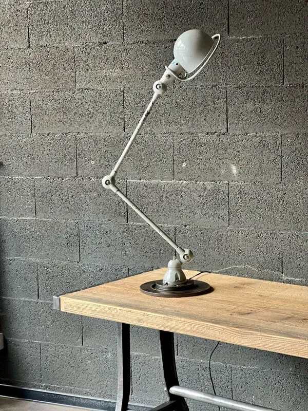 Illustration numéro 3 du produit Table industrielle pieds fonte