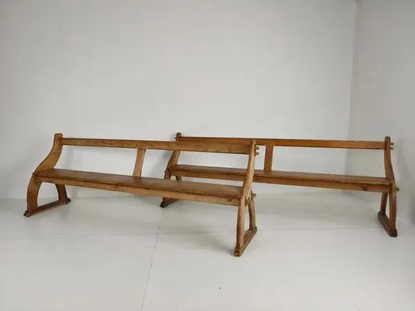 Illustration numéro 3 du produit Bancs d'école victoriens en pin rigide – vers 1900, Angleterre