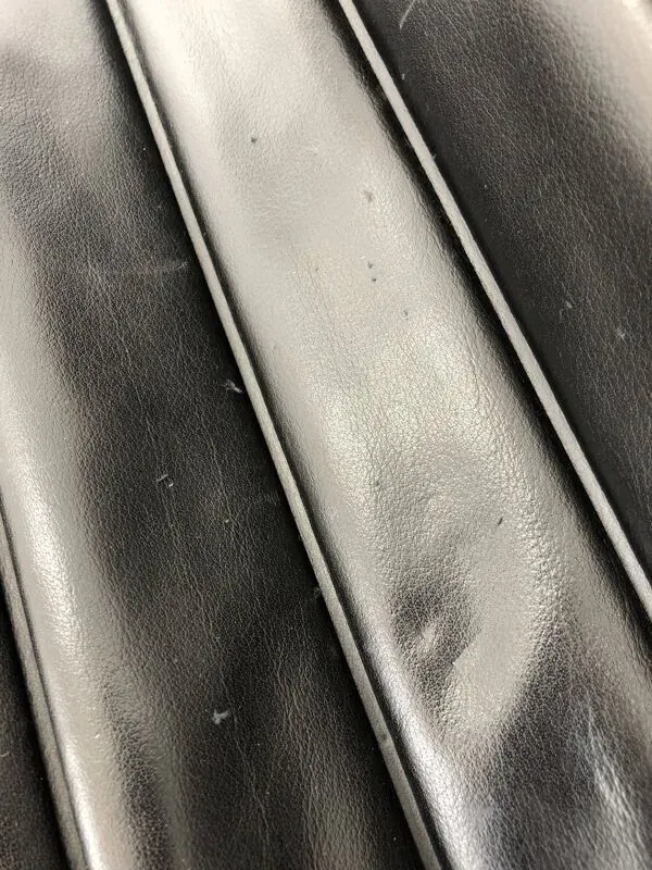 Illustration numéro 3 du produit Fauteuil en cuir noir Ea-109 par Charles Eames pour Vitra