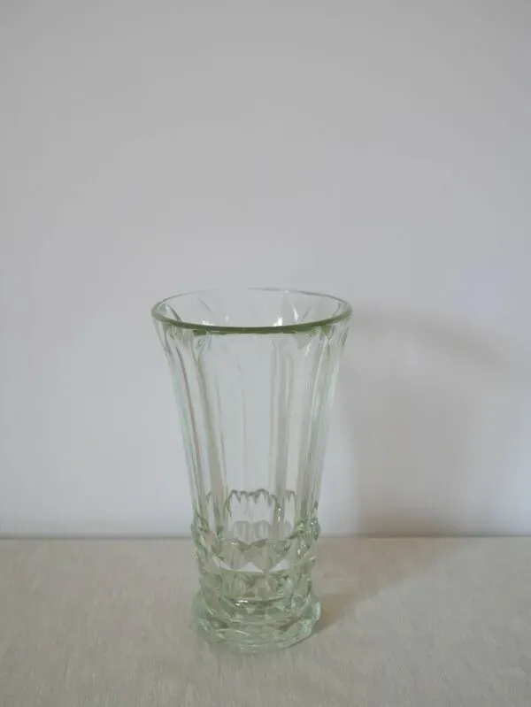 Illustration numéro 3 du produit Vase en verre style art déco, 1950