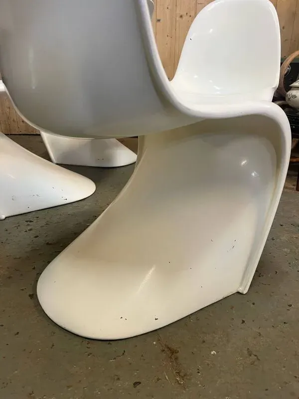 Illustration numéro 3 du produit Chaises Pantone Verner 1 ère édition