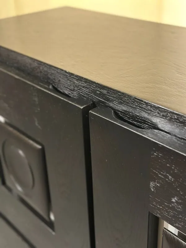 Illustration numéro 3 du produit Cabinet bar noir brutaliste belge