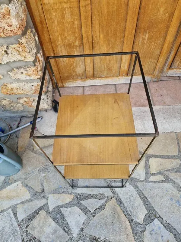 Illustration numéro 3 du produit Étagère moderniste