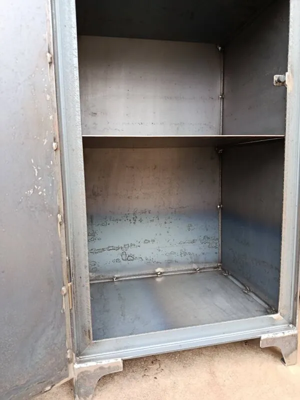 Illustration numéro 3 du produit Meuble de rangement Letrapu en acier brut