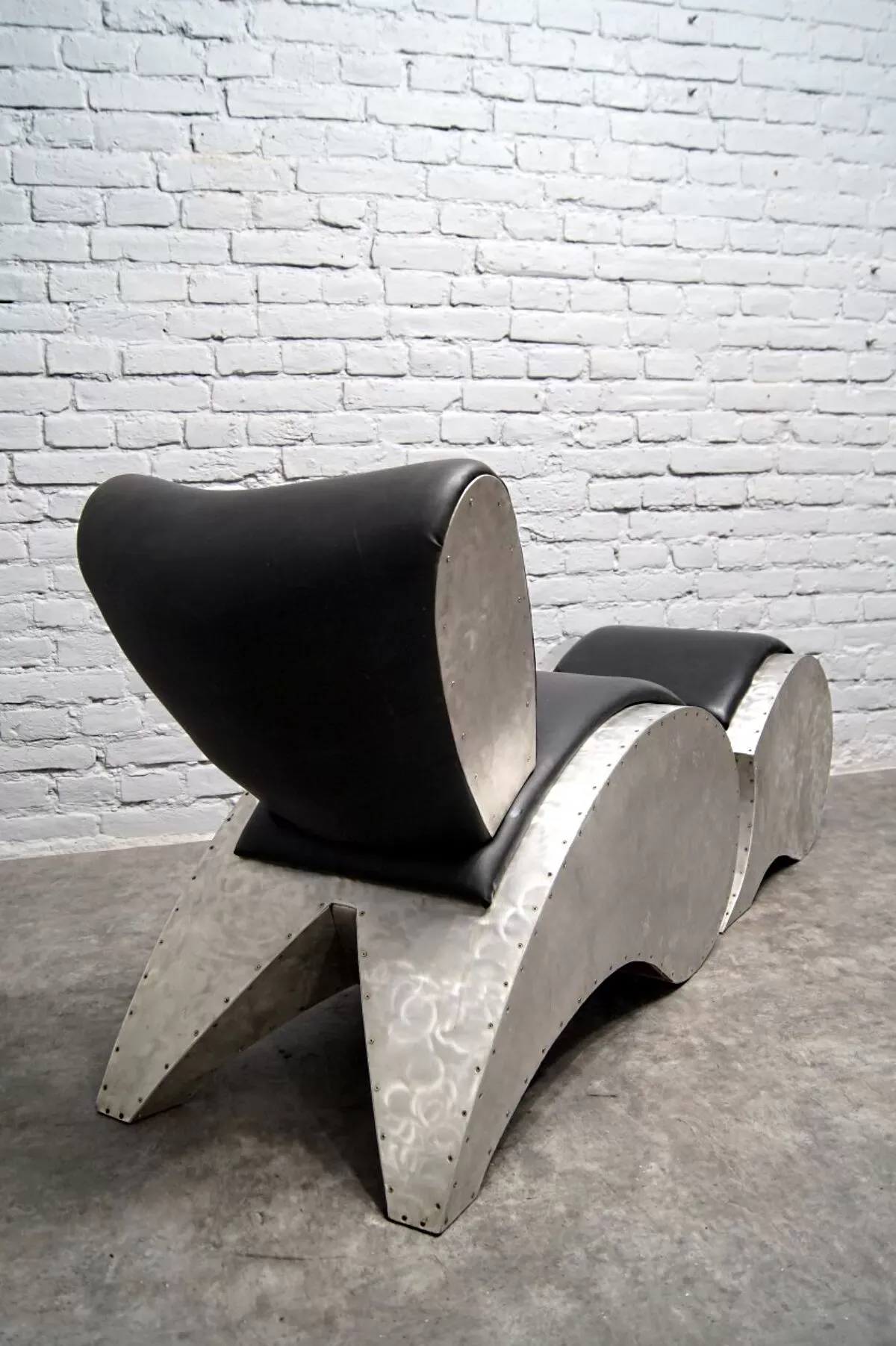 Illustration numéro 3 du produit Chaise de salon en aluminium industriel et en vinyle avec repose-pieds, années 1970