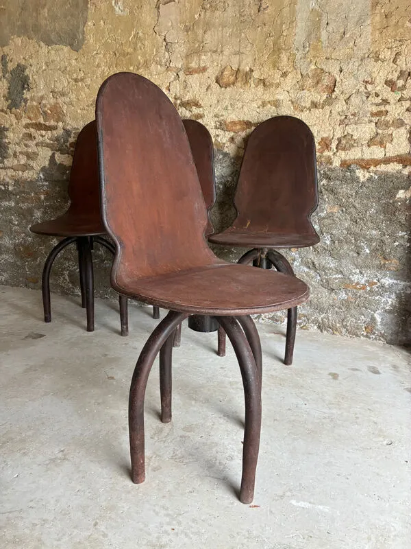 Illustration numéro 3 du produit 4 chaises industrielles vintage