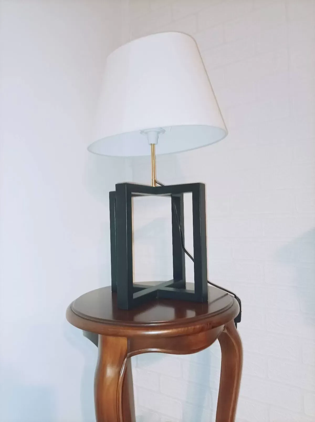 Illustration numéro 3 du produit Lampe de salon design