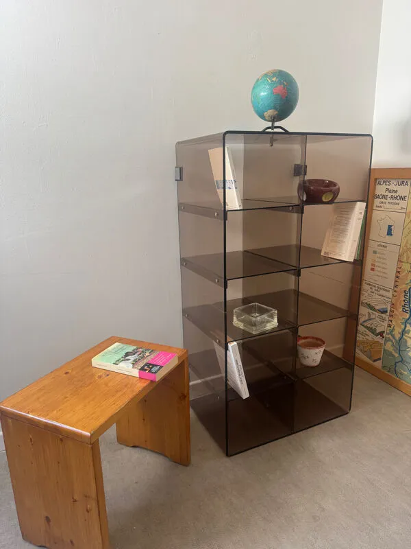 Illustration numéro 3 du produit Bibliothèque en plexiglas fumé Michel Dumas