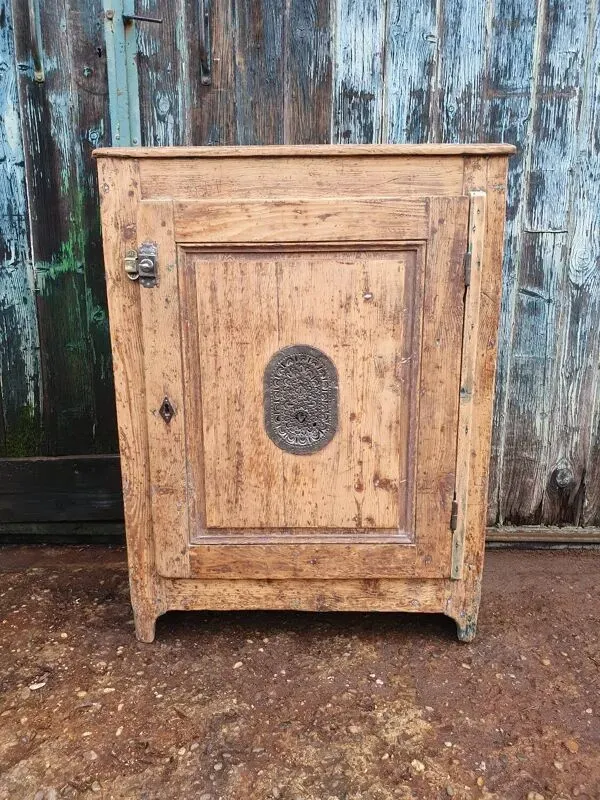 Illustration numéro 3 du produit Meuble de métier