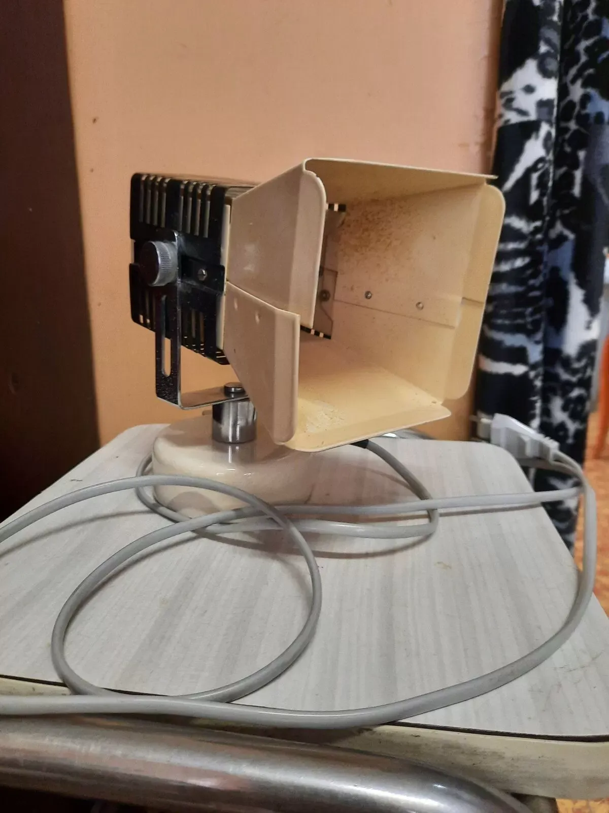 Illustration numéro 3 du produit Lampe industrielle